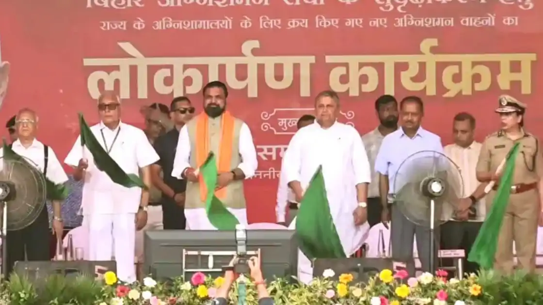 बिहार में हाईटेक हुई फायर ब्र‍िगेड, सीएम सम्राट चौधरी की बड़ी सौगात, गांधी मैदान में 80 वाहनों को दिखाई हरी झंडी