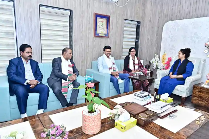 मलेशिया और श्रीलंका के सांसदों ने विधायक कल्पना सोरेन से की मुलाक़ात मलेशिया और श्रीलंका के सांसदों ने विधायक कल्पना सोरेन से की मुलाक़ात