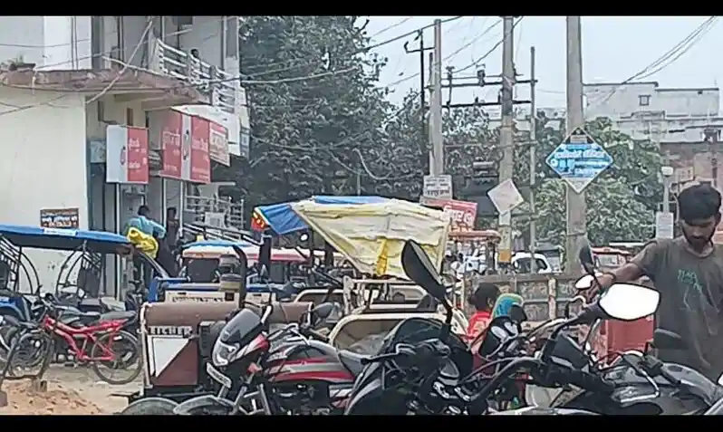 PNB से रुपए निकालकर लौट रही महिला से 20 हजार की टप्पेबाजी, 3 लाख का फर्जी बंडल थमाकर उचक्के फरार PNB से रुपए निकालकर लौट रही महिला से 20 हजार की टप्पेबाजी, 3 लाख का फर्जी बंडल थमाकर उचक्के फरार