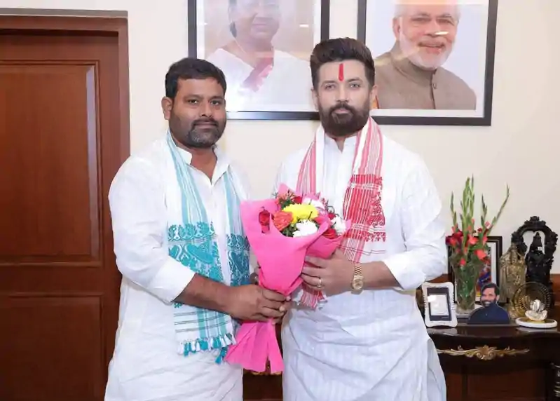 चिराग पासवान से मिले लोजपा जिलाध्यक्ष, उद्योग, कॉलेज और रोजगार की मांग चिराग पासवान से मिले लोजपा जिलाध्यक्ष, उद्योग, कॉलेज और रोजगार की मांग