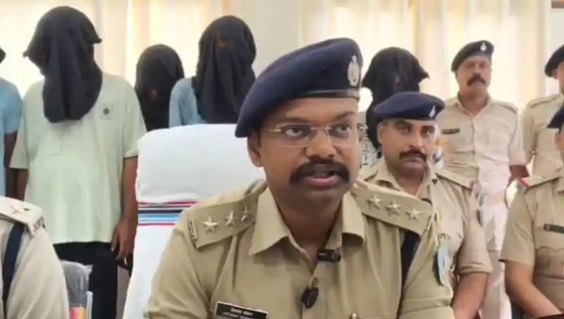 चास में सिलसिलेवार चोरी से मचा था हड़कंप, पुलिस ने 6 आरोपियों को दबोचा चास में सिलसिलेवार चोरी से मचा था हड़कंप, पुलिस ने 6 आरोपियों को दबोचा