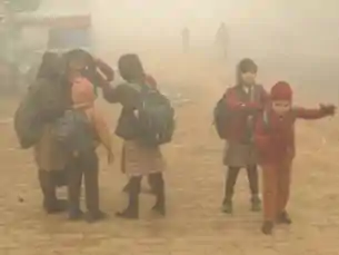 ठंड का असर: पटना में सभी स्कूलों का समय बदला, सुबह 9 से पहले और शाम 4:30 के बाद कक्षाओं पर रोक