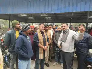 बक्सर सदर अस्पताल में दवा वितरण घोटाले का आरोप, BJP विधायक आनंद मिश्रा ने किया औचक निरीक्षण