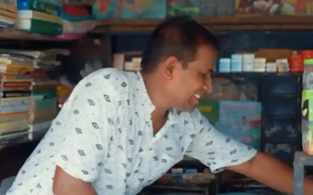 नीट छात्रा केस: पान दुकानदार ने बताया- एक आदमी आया और फोन दे गया