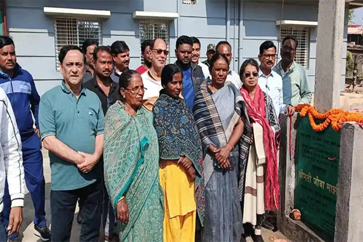 चक्रधरपुर में वार्ड-21 के लोगों को मिली राहत, सांसद निधि से बनी पीसीसी सड़क जनता को समर्पित