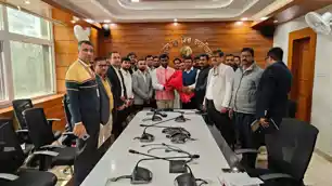 नव नियुक्त अंचल निरीक्षक और कानूनगो से मिले उपायुक्त, जनसेवा और पारदर्शिता का दिया संदेश