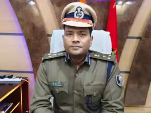 तीन जिलों में तस्करों पर पुलिस का शिकंजा, अब तक 1417 तस्कर गिरफ्तार, भारी मात्रा में शराब, स्मैक और गांजा बरामद तीन जिलों में तस्करों पर पुलिस का शिकंजा, अब तक 1417 तस्कर गिरफ्तार, भारी मात्रा में शराब, स्मैक और गांजा बरामद