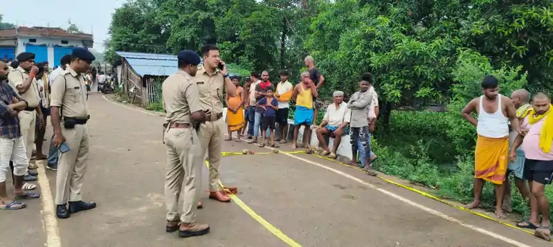 पटना में ताबड़तोड़ गोलीबारी, खूब चले लाठी-डंडे, दो को लगी गोली, कई घायल पटना में ताबड़तोड़ गोलीबारी, खूब चले लाठी-डंडे, दो को लगी गोली, कई घायल