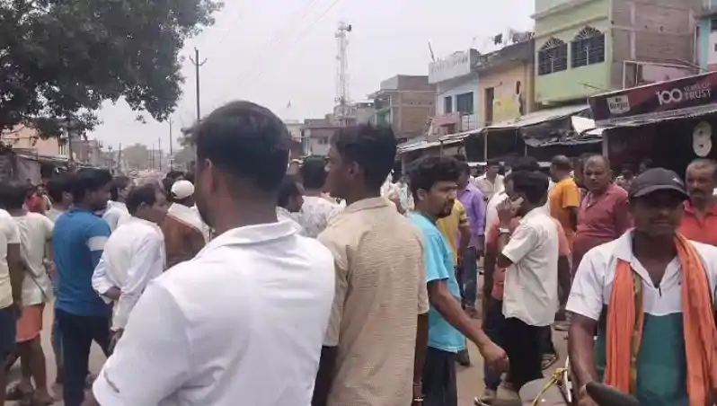 गोड्डा में बेखौफ बदमाशों का आतंक, लोगों का फूटा गुस्सा! गोड्डा में बेखौफ बदमाशों का आतंक, लोगों का फूटा गुस्सा!