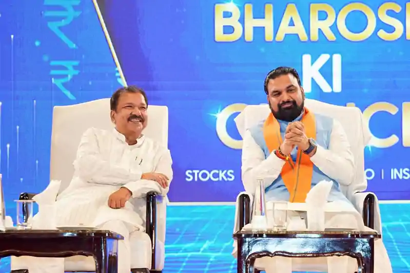 सम्राट सरकार के एक्शन से हड़कंप, काम में कोताही ! दस अधिकारियों पर गिरी गाज सम्राट सरकार के एक्शन से हड़कंप, काम में कोताही ! दस अधिकारियों पर गिरी गाज