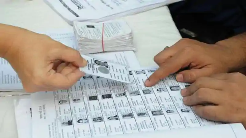 अब घर बैठे होगी वोटर लिस्ट की जांच, जानिए क्या है नया नियम