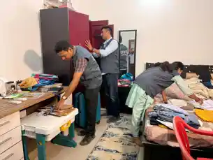 टेंडर घोटाला में सबसे बड़ी कार्रवाई, दो IAS समेत तीन के ठिकानों पर छापेमारी, SVU की रेड से हड़कंप 