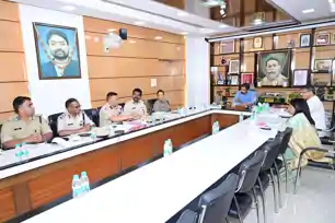 त्योहारों में शांति भंग करने वालों पर होगी त्वरित कार्रवाई, समीक्षा बैठक में CM ने दिया आदेश  