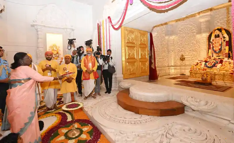 अयोध्यानगरी में गूंजे 'जय श्रीराम' के नारे, राष्ट्रपति द्रौपदी मुर्मू ने स्थापित किया श्रीराम यंत्र