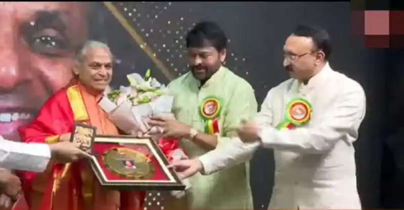 YSS की 100 साल की साधना को मिला सम्मान! पद्म विभूषण चिरंजीवी ने दिया ‘उत्कृष्ट आध्यात्मिक सेवा’ से नवाज़ा YSS की 100 साल की साधना को मिला सम्मान! पद्म विभूषण चिरंजीवी ने दिया ‘उत्कृष्ट आध्यात्मिक सेवा’ से नवाज़ा