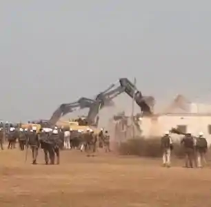 हजारीबाग : खनन क्षेत्र से हटाया गया पूर्व मंत्री योगेंद्र साव का आवास, भारी सुरक्षा के बीच चला बुलडोजर