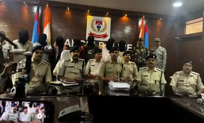रांची में बाइक चोर गिरोह का भंडाफोड़, सात आरोपी गिरफ्तार; 12 चोरी की मोटरसाइकिल बरामद रांची में बाइक चोर गिरोह का भंडाफोड़, सात आरोपी गिरफ्तार; 12 चोरी की मोटरसाइकिल बरामद