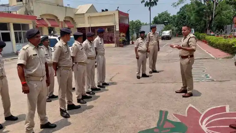धनबाद मंडल कारा की सुरक्षा पर पुलिस का फोकस, डीएसपी ने किया औचक निरीक्षण धनबाद मंडल कारा की सुरक्षा पर पुलिस का फोकस, डीएसपी ने किया औचक निरीक्षण