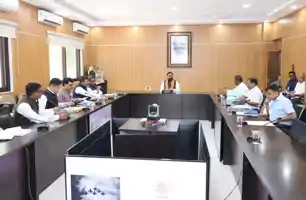 दरभंगा एयरपोर्ट को इंटरनेशनल बनाने की तैयारी तेज, CM सम्राट की मोदी के अफसरों के साथ बैठक, कहा-पटना एयरपोर्ट के रनवे विस्तार पर तेजी से काम करे 