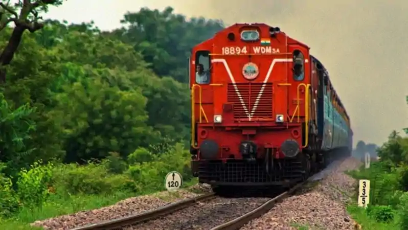 यात्रीगण कृपया ध्यान दें! घने कोहरे की वजह से पूर्व मध्य रेलवे 48 ट्रेनें प्रभावित, यहां देखें सूची यात्रीगण कृपया ध्यान दें! घने कोहरे की वजह से पूर्व मध्य रेलवे 48 ट्रेनें प्रभावित, यहां देखें सूची