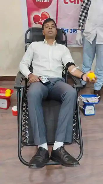 राँची जिला प्रशासन की पहल पर समाहरणालय परिसर में एकदिवसीय रक्तदान शिविर और स्वास्थ्य जांच कैंप का आयोजन 