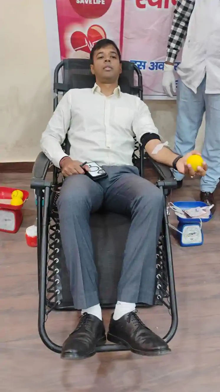 राँची जिला प्रशासन की पहल पर समाहरणालय परिसर में एकदिवसीय रक्तदान शिविर और स्वास्थ्य जांच कैंप का आयोजन 