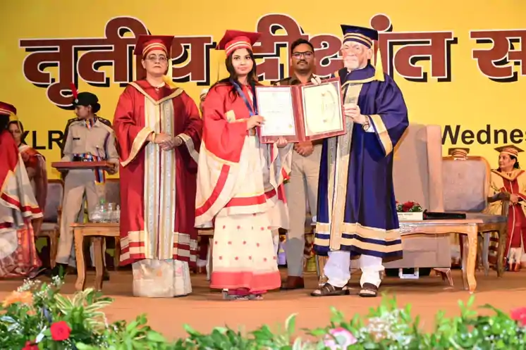 जमशेदपुर महिला विश्वविद्यालय के दीक्षांत समारोह में सम्मिलित हुये राज्यपाल