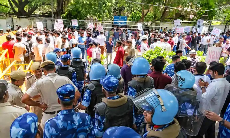 DUSU छात्र संघ चुनाव : काउंटिंग में ABVP का दबदबा, अध्यक्ष समेत 3 पदों पर आगे DUSU छात्र संघ चुनाव : काउंटिंग में ABVP का दबदबा, अध्यक्ष समेत 3 पदों पर आगे