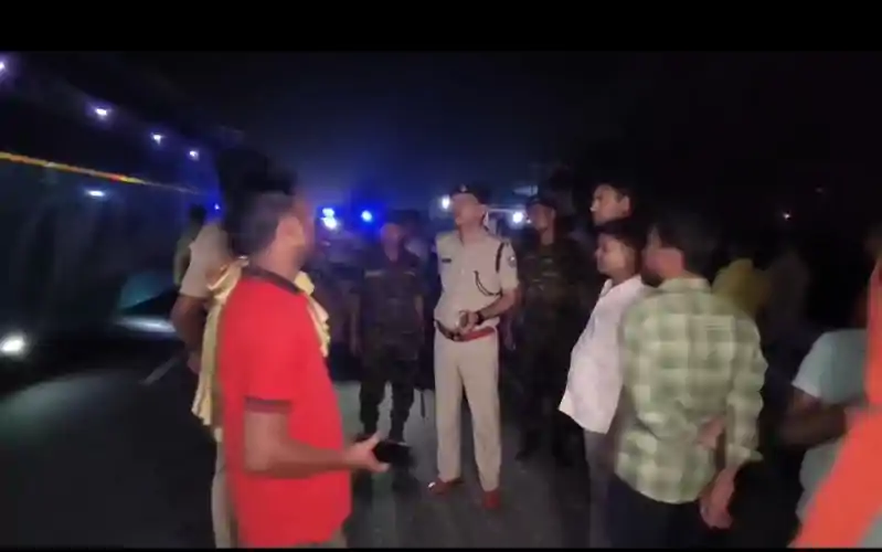 भीषण सड़क हादसे में अधिवक्ता की मौत, मृतक का सिर धड़ से अलग होकर 13 फीट दूर जा गिरा भीषण सड़क हादसे में अधिवक्ता की मौत, मृतक का सिर धड़ से अलग होकर 13 फीट दूर जा गिरा