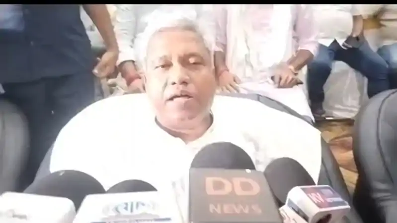 'समीक्षा का मतलब आरक्षण खत्म करना नहीं', मंत्री संतोष सुमन के बयान पर फिर बहस तेज  ​