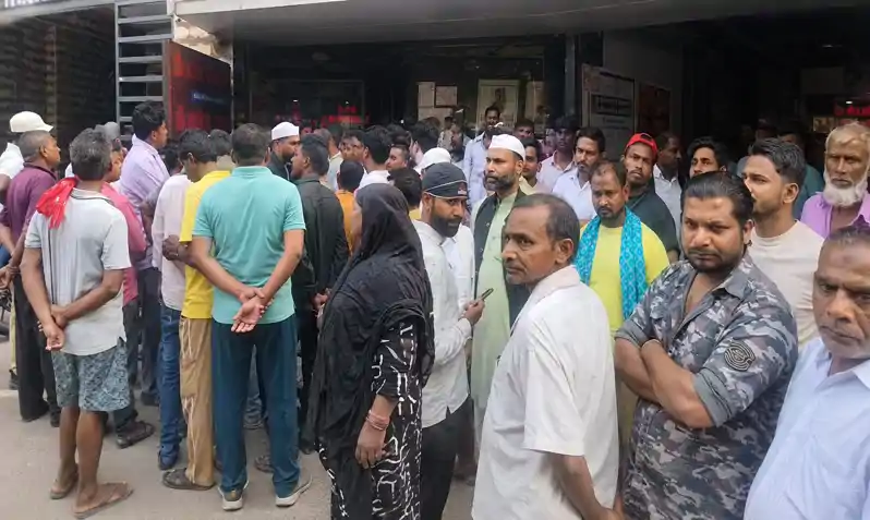बेगूसराय के बलिया में अंधाधुंध फायरिंग, नगर पार्षद पति समेत 2 युवकों को लगी गोली बेगूसराय के बलिया में अंधाधुंध फायरिंग, नगर पार्षद पति समेत 2 युवकों को लगी गोली