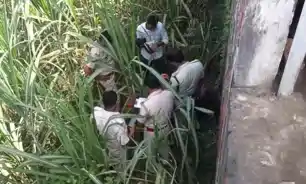 गन्ने की खेत से मासूम का शव बरामद, सीसीटीवी फुटेज मिलने से मचा हड़कंप गन्ने की खेत से मासूम का शव बरामद, सीसीटीवी फुटेज मिलने से मचा हड़कंप