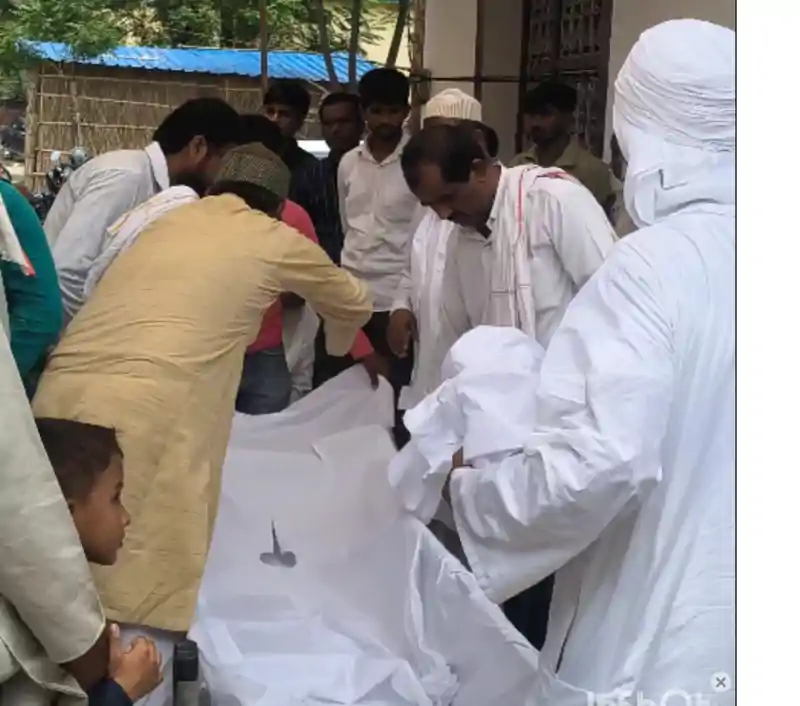  मस्जिद में नमाज अदा करने से मौलवी ने नशेड़ी को किया मना, सनकी ने चाकू घोंप सुलाया मौत के घाट