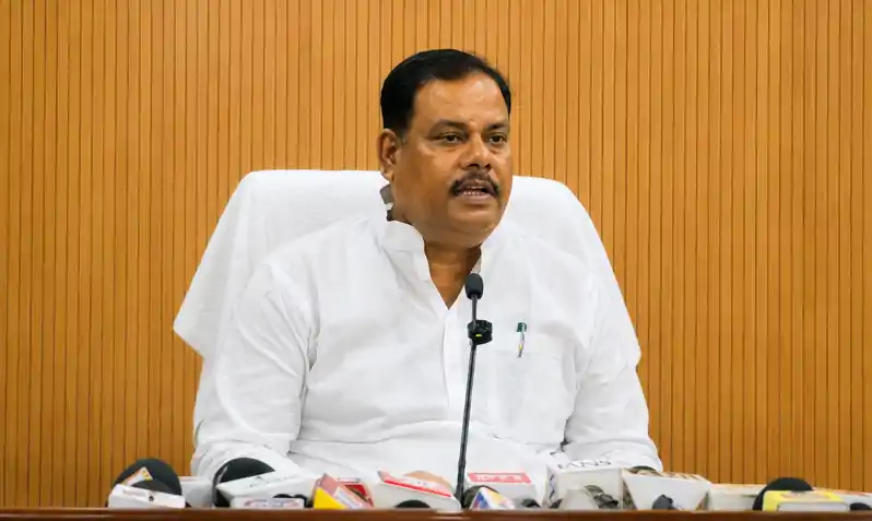 चीनी की कालाबाजारी को लेकर सख्त हुई सरकार, कालाबाजारी करने वालों पर दर्ज होगी प्राथमिकी: मंत्री चीनी की कालाबाजारी को लेकर सख्त हुई सरकार, कालाबाजारी करने वालों पर दर्ज होगी प्राथमिकी: मंत्री