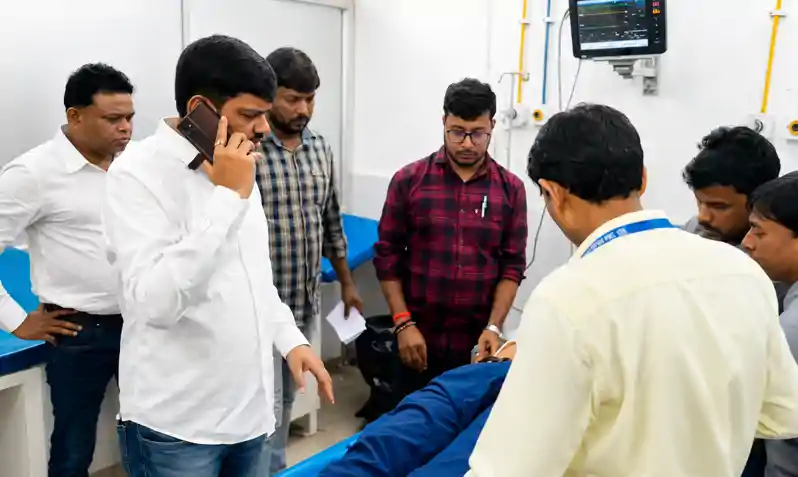 सड़क दुर्घटना में घायल था अज्ञात, मदद के लिए तुरंत आगे आए मेयर संजीव सिंह सड़क दुर्घटना में घायल था अज्ञात, मदद के लिए तुरंत आगे आए मेयर संजीव सिंह