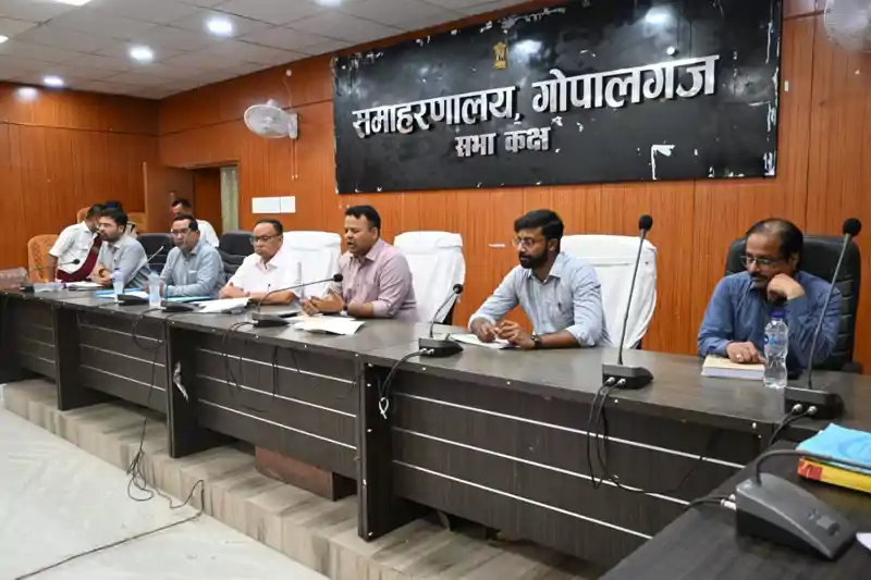 DM की सख्ती लाई रंग, 6 हफ्तों में 733 गंभीर मरीजों का त्वरित इलाज, स्वास्थ्य सुविधाओं में बड़ा सुधार DM की सख्ती लाई रंग, 6 हफ्तों में 733 गंभीर मरीजों का त्वरित इलाज, स्वास्थ्य सुविधाओं में बड़ा सुधार