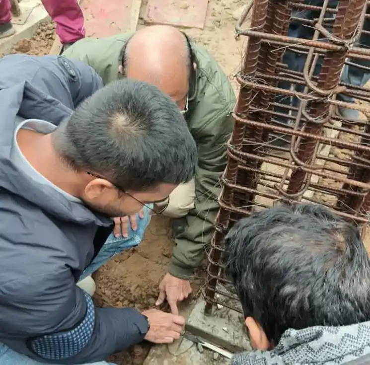 उपेंद्र कुशवाहा के बेटे ने संभाला मोर्चा, गाड़ी से उतरकर खुद की एक-एक चीज़ की जांच