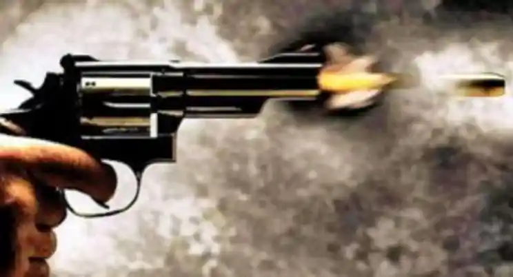 BREAKING: रांची में दिनदहाड़े ताबड़तोड़ फा*यरिंग, आभूषण कारोबारी के घर पर हमला