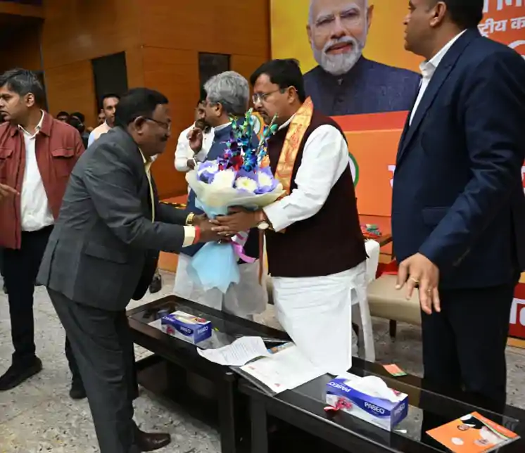 राष्ट्रीय दायित्व मिलने पर नितिन नवीन से मिले किशुन दास, दी शुभकामनाएं