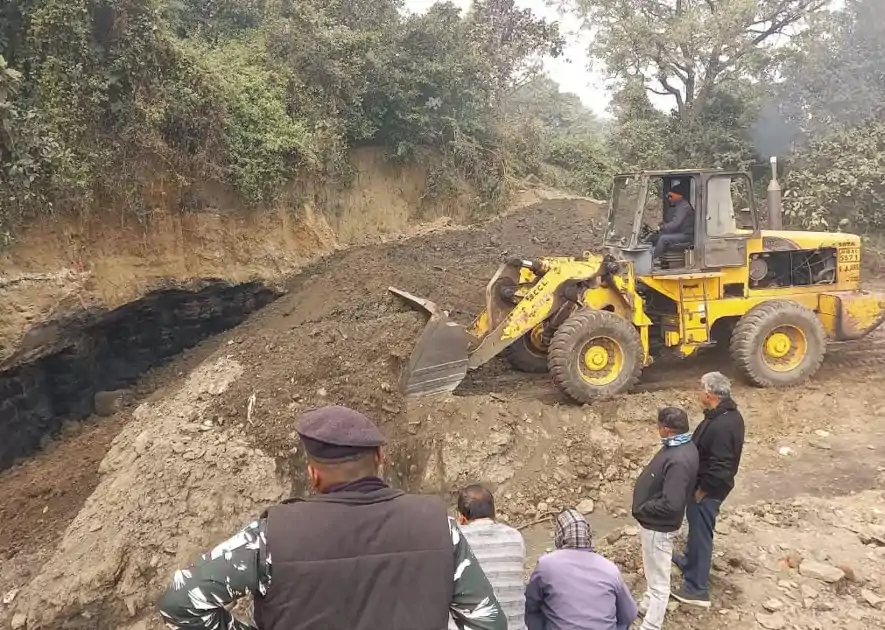 झरिया में अवैध कोयला खनन पर करारा प्रहार, BCCL ने बंद कराई खदानें 