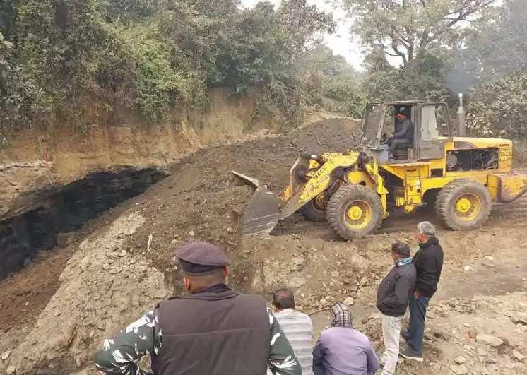 झरिया में अवैध कोयला खनन पर करारा प्रहार, BCCL ने बंद कराई खदानें 