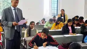 मैट्रिक परीक्षा: तीसरे दिन 5 छात्र निष्कासित, दो फर्जी परीक्षार्थी पकड़े गए