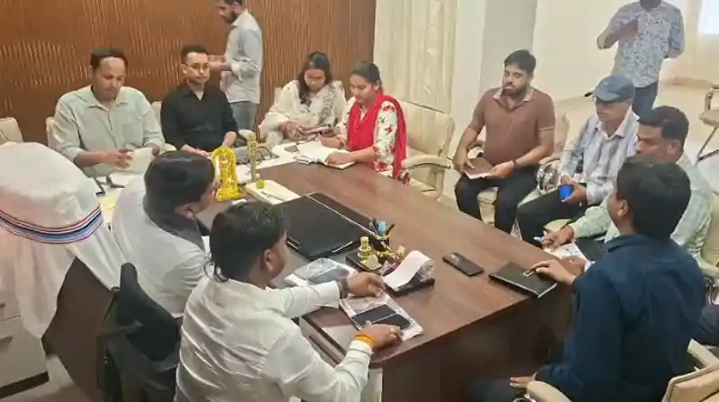 धनबाद : डी-वाटरिंग मशीनों से मिलेगी राहत! जलजमाव पर नगर निगम ने कसी कमर धनबाद : डी-वाटरिंग मशीनों से मिलेगी राहत! जलजमाव पर नगर निगम ने कसी कमर