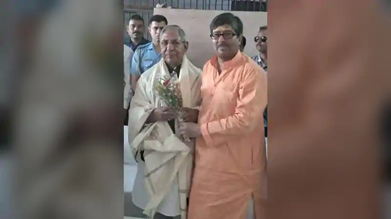 बाबा हरिहरनाथ के दरबार पहुंचे नागालैंड के राज्यपाल नंदकिशोर यादव, भाजपा नेताओं ने किया भव्य स्वागत बाबा हरिहरनाथ के दरबार पहुंचे नागालैंड के राज्यपाल नंदकिशोर यादव, भाजपा नेताओं ने किया भव्य स्वागत