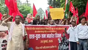 बोकारो : पेपर लीक, बेरोजगारी और कार्रवाई के विरोध में भाकपा (माले) का हल्ला बोल