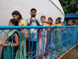 'हर-हर महादेव' के गगनभेदी जयकारों से गूंजा देवलेश्वर धाम, पहले सोमवार पर उमड़ी भारी भीड़