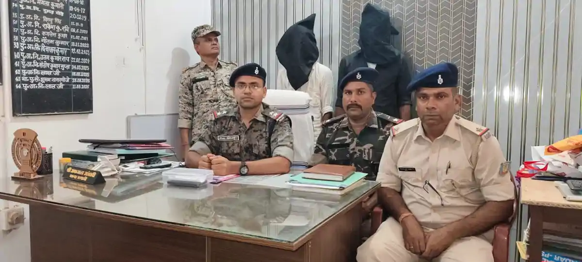 पलामू : पिकअप में हो रही थी अवैध ढुलाई, पुलिस ने बीच रास्ते दबोचा