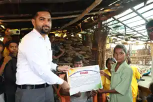 वायरल वीडियो का असर! मासूम की पुकार सुन खुद घर पहुंचे पलामू DC 