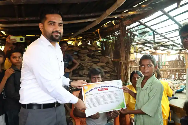 वायरल वीडियो का असर! मासूम की पुकार सुन खुद घर पहुंचे पलामू DC 