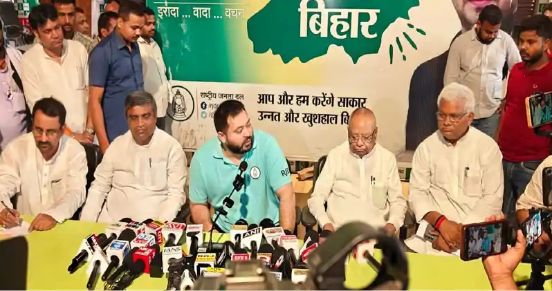 तेजस्वी का सम्राट पर सीधा हमला, बोले फेक इनकाउंटर पर कब माफी मांगेंगे सीएम सम्राट चौधरी तेजस्वी का सम्राट पर सीधा हमला, बोले फेक इनकाउंटर पर कब माफी मांगेंगे सीएम सम्राट चौधरी